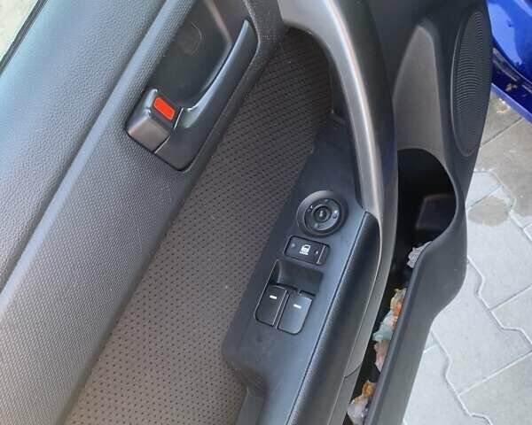 Синий Киа Форте, объемом двигателя 2 л и пробегом 260 тыс. км за 7999 $, фото 13 на Automoto.ua