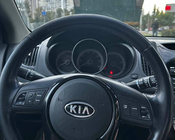 Синій Кіа Форте, об'ємом двигуна 2 л та пробігом 260 тис. км за 7300 $, фото 7 на Automoto.ua