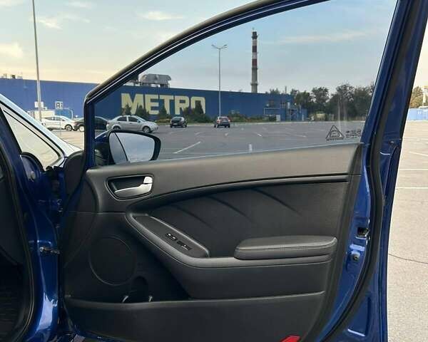 Синий Киа Форте, объемом двигателя 2 л и пробегом 125 тыс. км за 11500 $, фото 4 на Automoto.ua