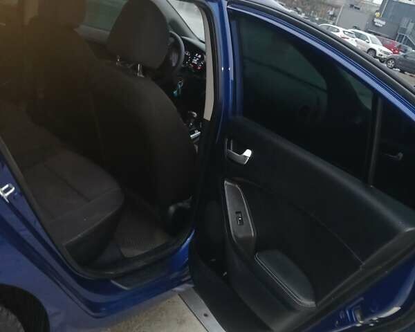 Синий Киа Форте, объемом двигателя 2 л и пробегом 152 тыс. км за 8400 $, фото 10 на Automoto.ua