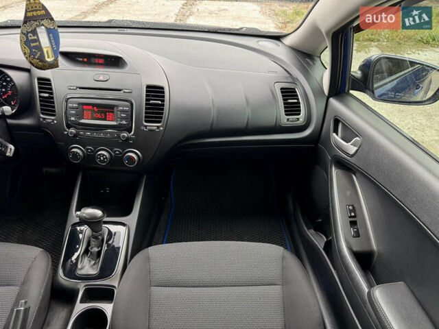 Синий Киа Форте, объемом двигателя 2 л и пробегом 179 тыс. км за 9700 $, фото 28 на Automoto.ua