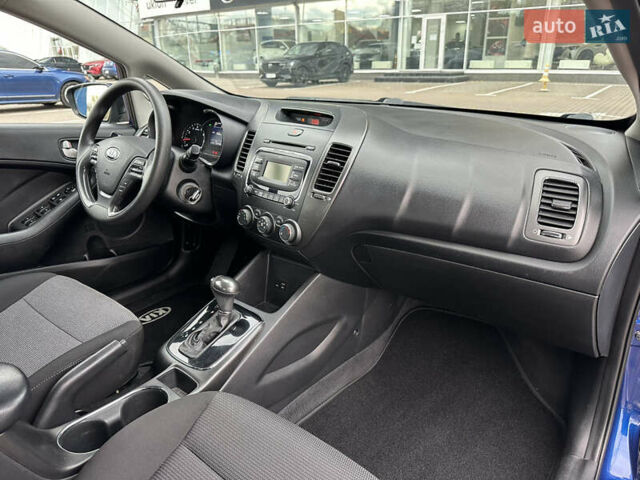 Кіа Форте 2017 у Києві на Automoto.ua Синій Кіа Форте, об'ємом двигуна 2 л та пробігом 145 тис. км за 9900 $, фото 8 на Automoto.ua