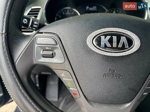 Синий Киа Форте, объемом двигателя 2 л и пробегом 142 тыс. км за 2100 $, фото 8 на Automoto.ua