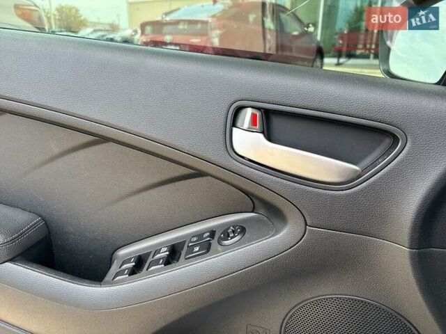 Синий Киа Форте, объемом двигателя 2 л и пробегом 142 тыс. км за 2100 $, фото 6 на Automoto.ua