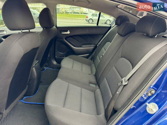 Синий Киа Форте, объемом двигателя 2 л и пробегом 179 тыс. км за 9700 $, фото 17 на Automoto.ua