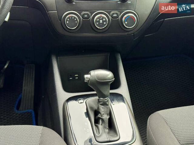 Синий Киа Форте, объемом двигателя 2 л и пробегом 179 тыс. км за 9700 $, фото 31 на Automoto.ua