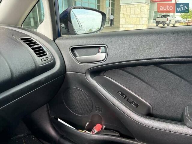 Синий Киа Форте, объемом двигателя 2 л и пробегом 142 тыс. км за 2100 $, фото 12 на Automoto.ua