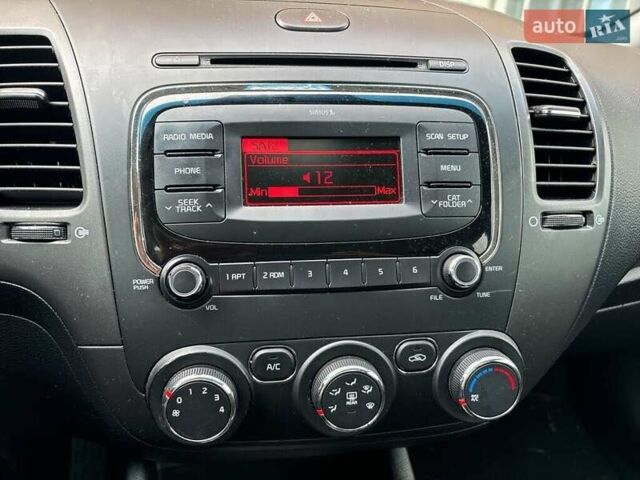 Синий Киа Форте, объемом двигателя 2 л и пробегом 142 тыс. км за 2100 $, фото 11 на Automoto.ua