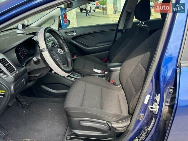 Синий Киа Форте, объемом двигателя 2 л и пробегом 142 тыс. км за 2100 $, фото 7 на Automoto.ua