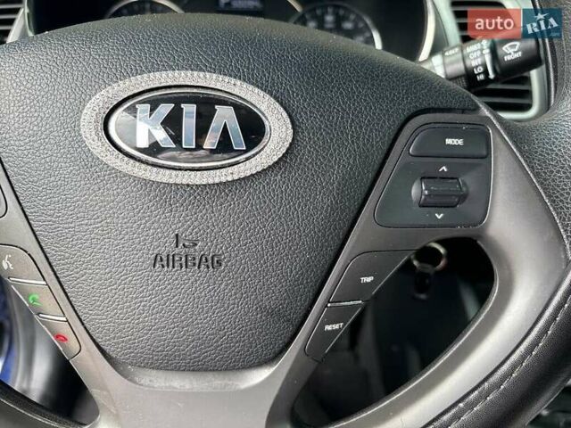 Синий Киа Форте, объемом двигателя 2 л и пробегом 142 тыс. км за 2100 $, фото 9 на Automoto.ua