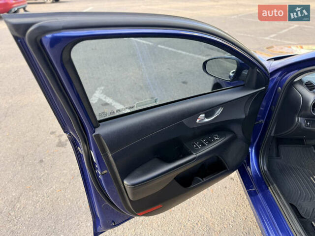 Синій Кіа Форте, об'ємом двигуна 2 л та пробігом 84 тис. км за 13700 $, фото 18 на Automoto.ua