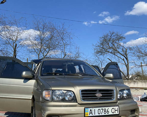 Бежевый Киа Джойс, объемом двигателя 2 л и пробегом 300 тыс. км за 4000 $, фото 1 на Automoto.ua