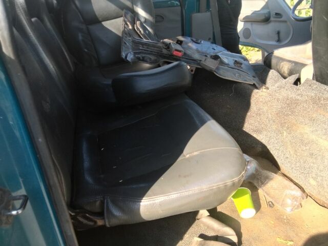 Червоний Кіа К2700, об'ємом двигуна 2.5 л та пробігом 250 тис. км за 2000 $, фото 8 на Automoto.ua