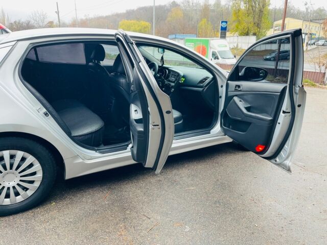 Сірий Кіа К2700, об'ємом двигуна 2 л та пробігом 299 тис. км за 6700 $, фото 5 на Automoto.ua