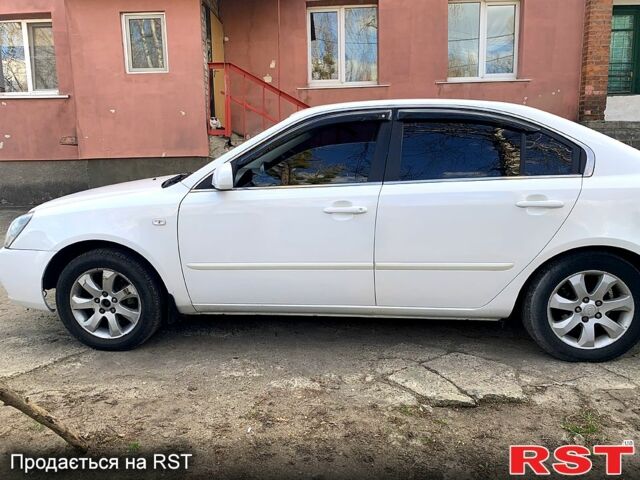 Белый Киа Маджентис, объемом двигателя 2 л и пробегом 300 тыс. км за 5000 $, фото 1 на Automoto.ua