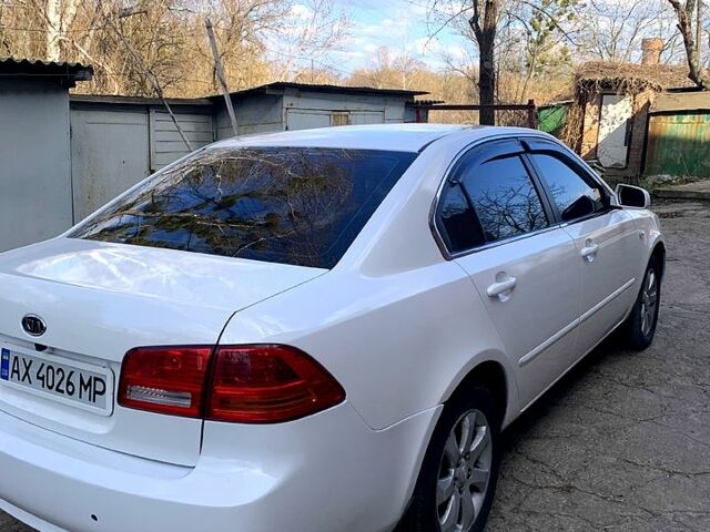 Белый Киа Маджентис, объемом двигателя 2 л и пробегом 300 тыс. км за 5000 $, фото 3 на Automoto.ua