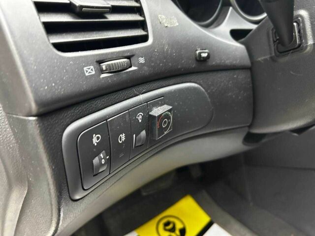 Білий Кіа Маджентіс, об'ємом двигуна 2 л та пробігом 163 тис. км за 6800 $, фото 8 на Automoto.ua