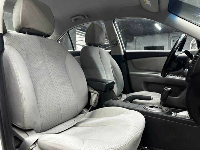 Білий Кіа Маджентіс, об'ємом двигуна 2 л та пробігом 163 тис. км за 6800 $, фото 19 на Automoto.ua