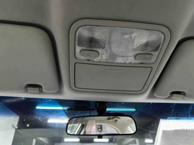 Білий Кіа Маджентіс, об'ємом двигуна 2 л та пробігом 163 тис. км за 6800 $, фото 15 на Automoto.ua