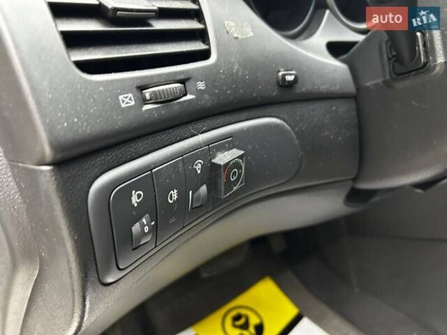 Білий Кіа Маджентіс, об'ємом двигуна 2 л та пробігом 163 тис. км за 6800 $, фото 8 на Automoto.ua