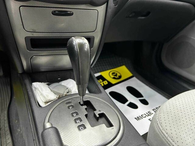 Білий Кіа Маджентіс, об'ємом двигуна 2 л та пробігом 163 тис. км за 6800 $, фото 17 на Automoto.ua