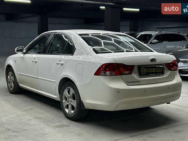 Білий Кіа Маджентіс, об'ємом двигуна 2 л та пробігом 163 тис. км за 6800 $, фото 3 на Automoto.ua