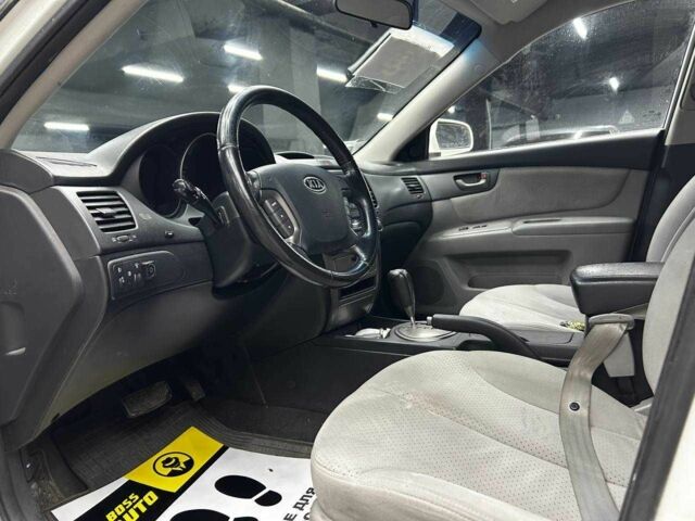 Білий Кіа Маджентіс, об'ємом двигуна 2 л та пробігом 163 тис. км за 6800 $, фото 9 на Automoto.ua