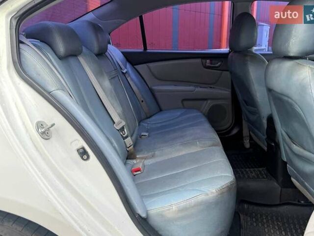 Белый Киа Маджентис, объемом двигателя 2 л и пробегом 208 тыс. км за 4390 $, фото 10 на Automoto.ua