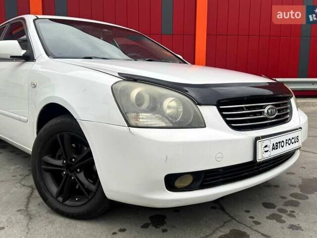 Белый Киа Маджентис, объемом двигателя 2 л и пробегом 208 тыс. км за 4990 $, фото 1 на Automoto.ua