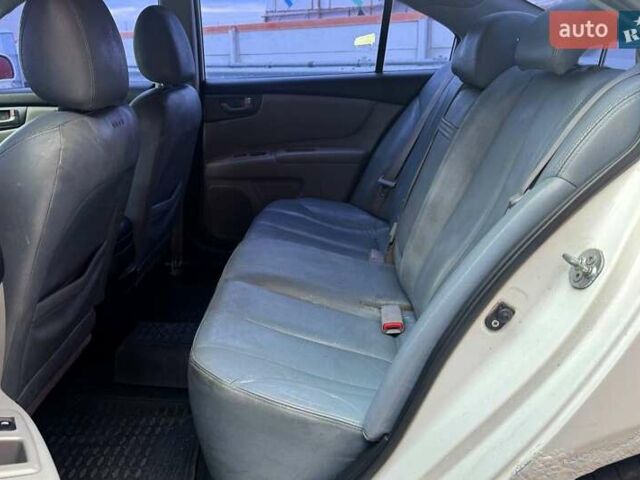 Білий Кіа Маджентіс, об'ємом двигуна 2 л та пробігом 208 тис. км за 4390 $, фото 9 на Automoto.ua