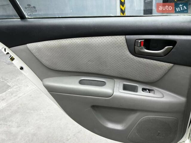 Білий Кіа Маджентіс, об'ємом двигуна 2 л та пробігом 163 тис. км за 6800 $, фото 11 на Automoto.ua