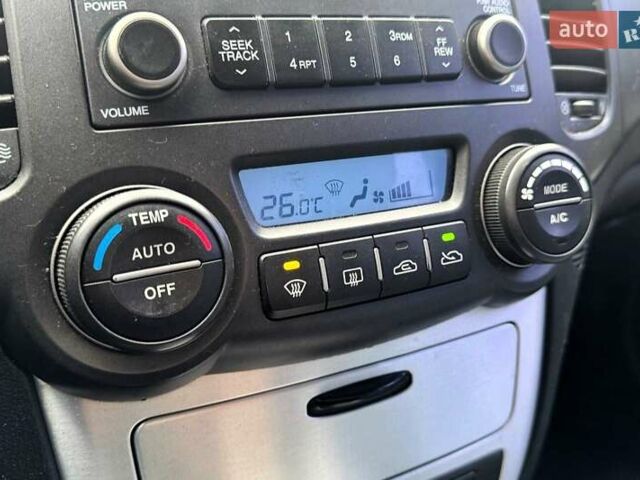 Білий Кіа Маджентіс, об'ємом двигуна 2 л та пробігом 208 тис. км за 4390 $, фото 23 на Automoto.ua