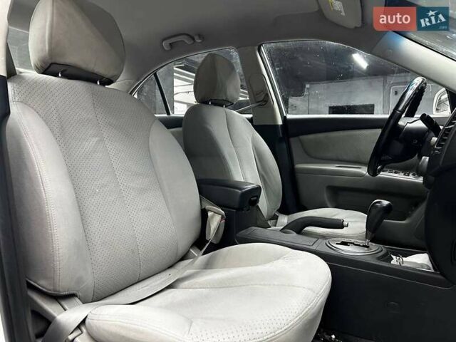 Білий Кіа Маджентіс, об'ємом двигуна 2 л та пробігом 163 тис. км за 6800 $, фото 19 на Automoto.ua