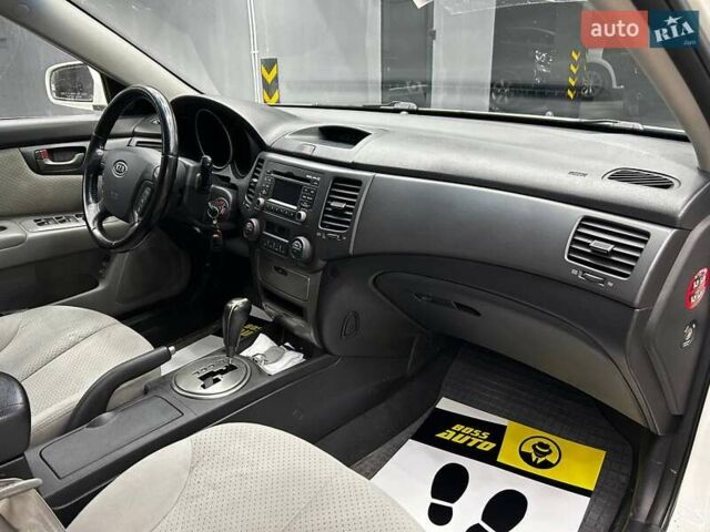 Білий Кіа Маджентіс, об'ємом двигуна 2 л та пробігом 163 тис. км за 6800 $, фото 20 на Automoto.ua