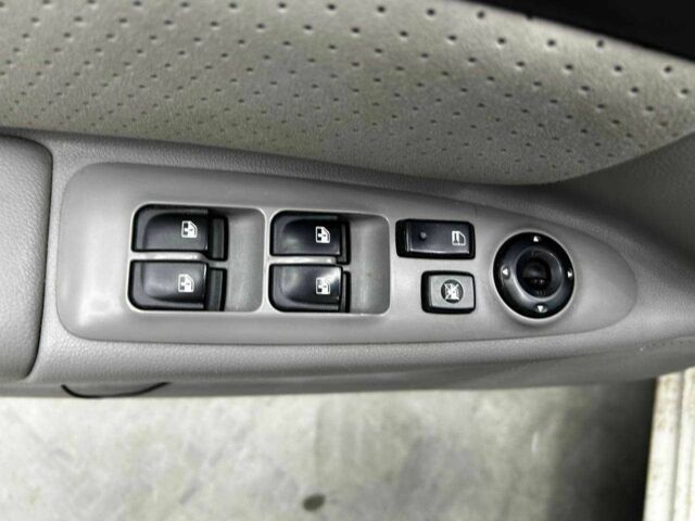 Білий Кіа Маджентіс, об'ємом двигуна 2 л та пробігом 163 тис. км за 6800 $, фото 6 на Automoto.ua