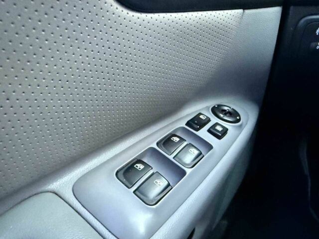 Білий Кіа Маджентіс, об'ємом двигуна 0 л та пробігом 209 тис. км за 5290 $, фото 15 на Automoto.ua