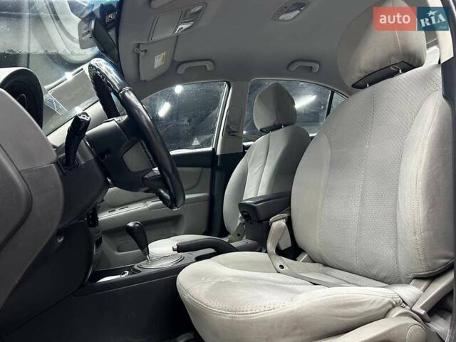 Білий Кіа Маджентіс, об'ємом двигуна 2 л та пробігом 163 тис. км за 6800 $, фото 10 на Automoto.ua