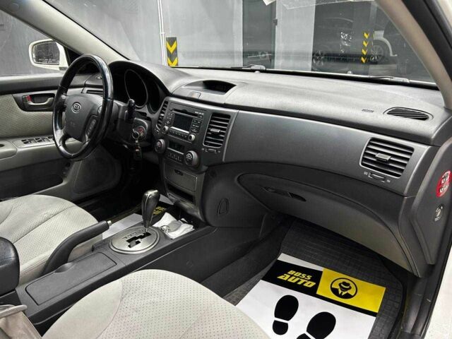 Білий Кіа Маджентіс, об'ємом двигуна 2 л та пробігом 163 тис. км за 6800 $, фото 20 на Automoto.ua