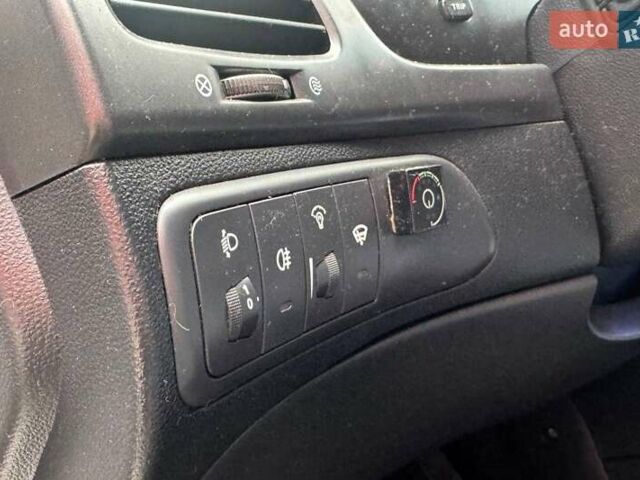 Білий Кіа Маджентіс, об'ємом двигуна 2 л та пробігом 208 тис. км за 4390 $, фото 21 на Automoto.ua