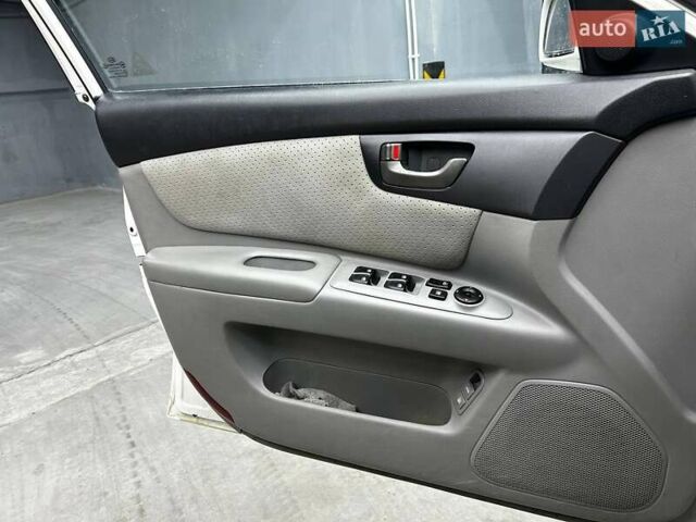 Білий Кіа Маджентіс, об'ємом двигуна 2 л та пробігом 163 тис. км за 6800 $, фото 7 на Automoto.ua