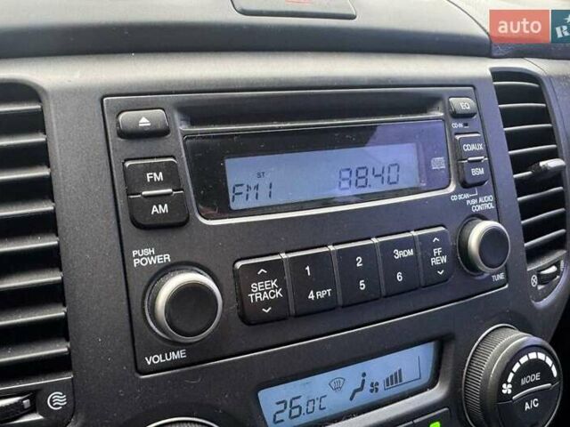 Білий Кіа Маджентіс, об'ємом двигуна 2 л та пробігом 208 тис. км за 4390 $, фото 22 на Automoto.ua