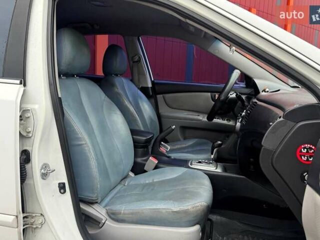 Белый Киа Маджентис, объемом двигателя 2 л и пробегом 208 тыс. км за 4990 $, фото 11 на Automoto.ua