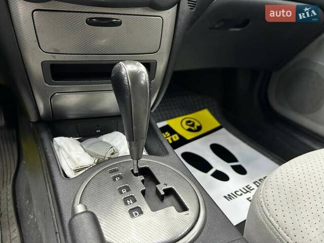 Білий Кіа Маджентіс, об'ємом двигуна 2 л та пробігом 163 тис. км за 6800 $, фото 17 на Automoto.ua