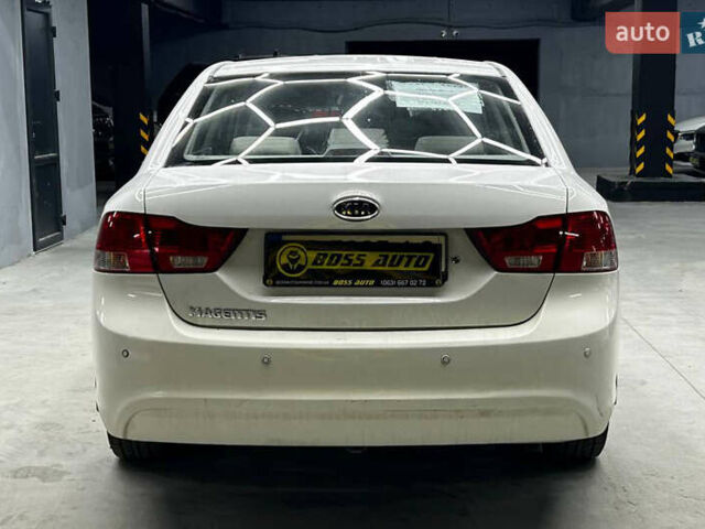 Білий Кіа Маджентіс, об'ємом двигуна 2 л та пробігом 163 тис. км за 6800 $, фото 4 на Automoto.ua