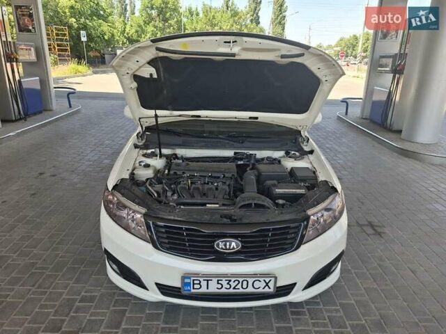 Белый Киа Маджентис, объемом двигателя 2 л и пробегом 223 тыс. км за 7500 $, фото 22 на Automoto.ua