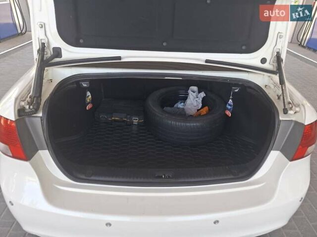 Белый Киа Маджентис, объемом двигателя 2 л и пробегом 223 тыс. км за 7500 $, фото 21 на Automoto.ua