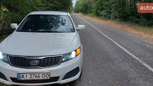 Білий Кіа Маджентіс, об'ємом двигуна 2 л та пробігом 223 тис. км за 6200 $, фото 8 на Automoto.ua