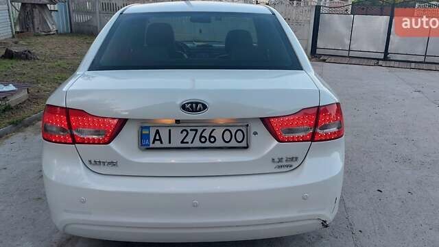 Білий Кіа Маджентіс, об'ємом двигуна 2 л та пробігом 223 тис. км за 6200 $, фото 2 на Automoto.ua