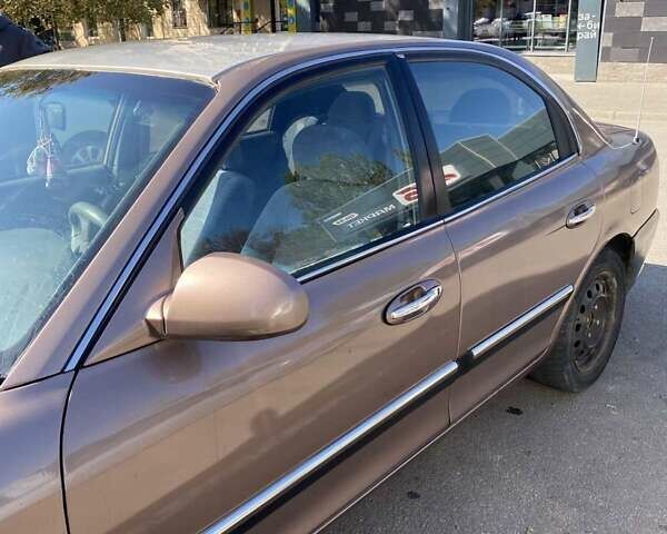 Бежевый Киа Маджентис, объемом двигателя 2 л и пробегом 160 тыс. км за 2400 $, фото 2 на Automoto.ua