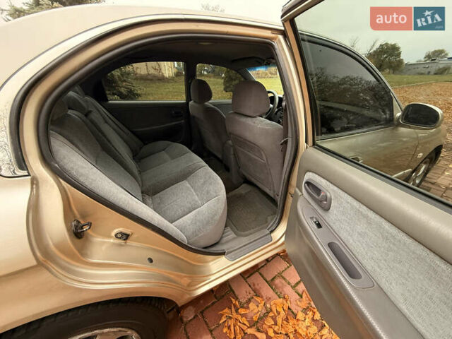 Бежевий Кіа Маджентіс, об'ємом двигуна 2 л та пробігом 165 тис. км за 3900 $, фото 19 на Automoto.ua